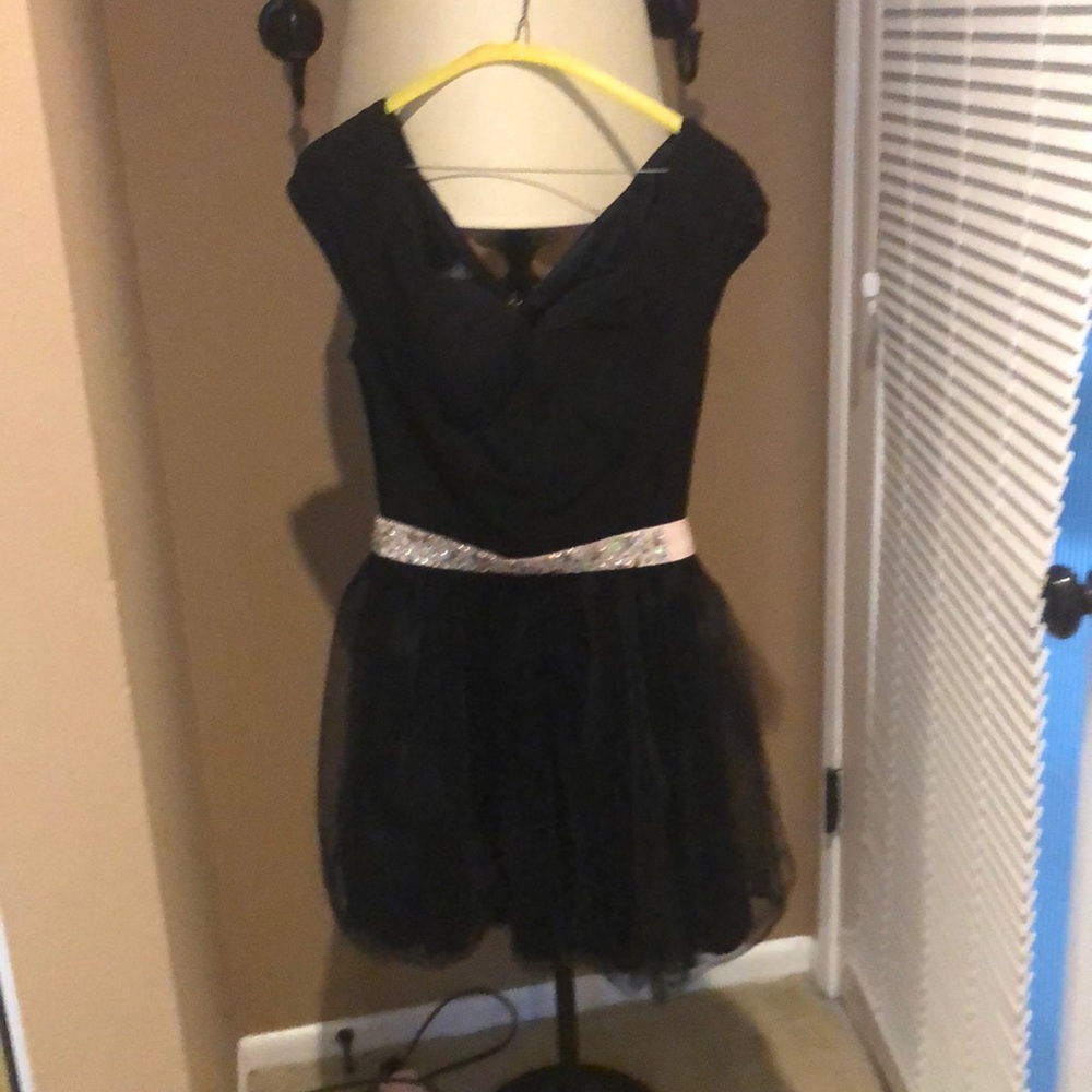 Black dress worn 1 time like new dry cleaned!